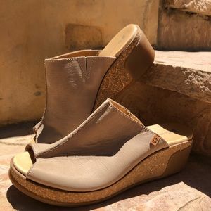 El Naturalista Leather Mules